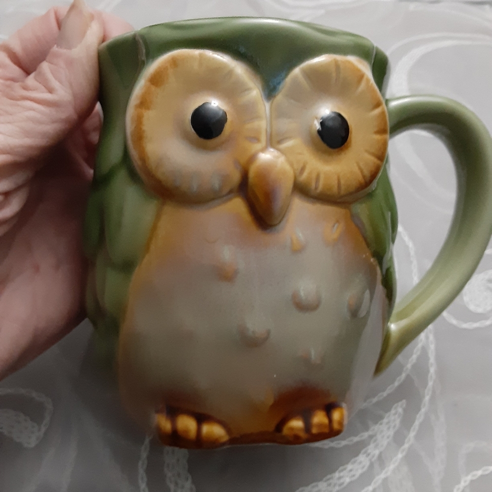 OWL Mug w/Green Background Ceramic App 4" Tall